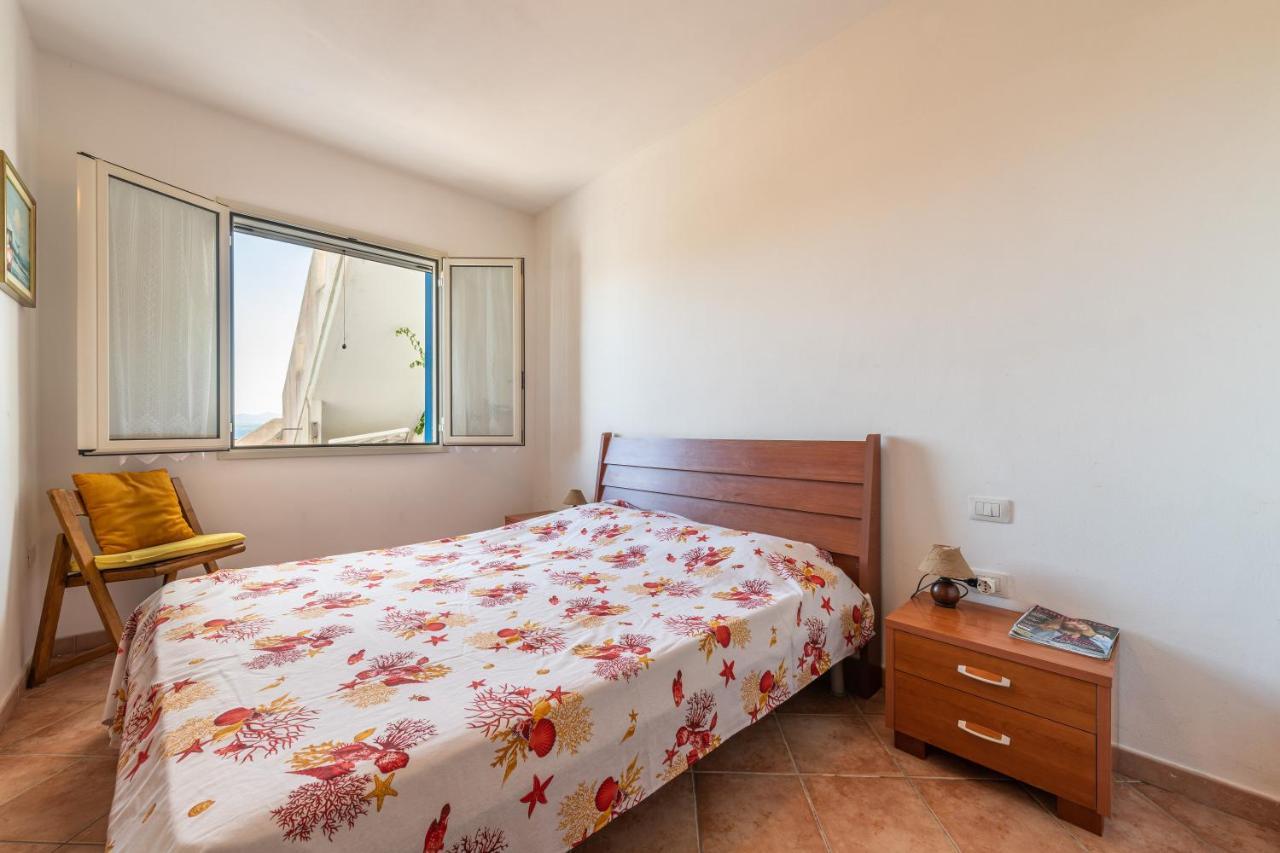Casa Vacanze 21 Aprile - T Calasetta Buitenkant foto